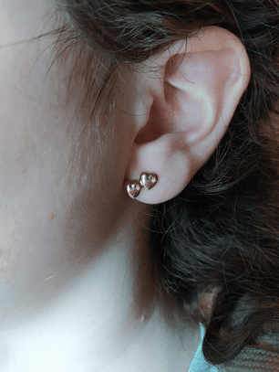 Aros 2 corazones 6 mm alto 1.4 cm largo 1.2 grs Oro 18k
