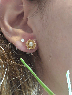 Aros pistilo flor perla cultivada 2.3 grs Oro 18k