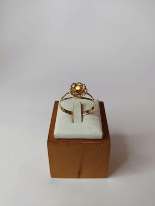 Anillo flor trenzada rubí 2 grs Oro 18k