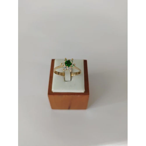 Anillo Roseta grande Esmerada y circónes 2.7 grs Oro 18k