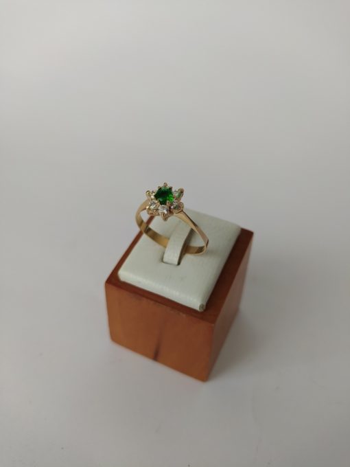 Anillo Roseta grande Esmerada y circónes 2.7 grs Oro 18k 2