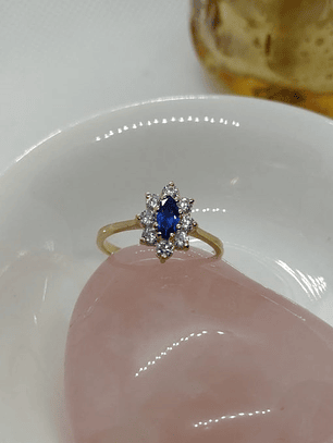 Anillo Lady zafiro y circónes 3 grs Oro 18k