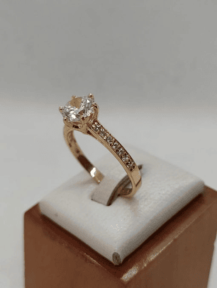 Anillo solitario cintillo circón 4 grs Oro 18k
