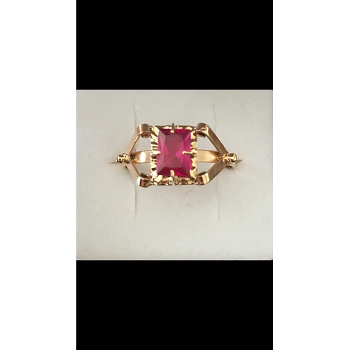 Anillo Chatón garra rubí 2.7 grs Oro 18k