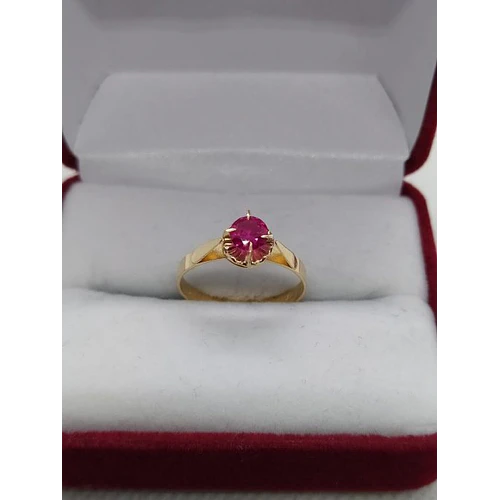 Anillo Chatón redondo rubí 2.2 grs Oro 18k