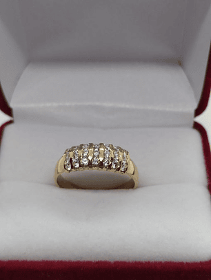 Anillo medio cintillo triple circón 4 grs Oro 18k