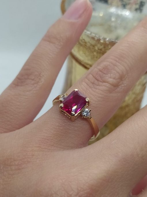 Anillo rubí rectangular con circón al borde 3 grs Oro 18k 1