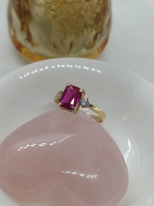 Anillo rubí rectangular con circón al borde 3 grs Oro 18k 4
