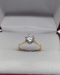 Anillo solitario circón 6 grifas 2.4 grs Oro 18k