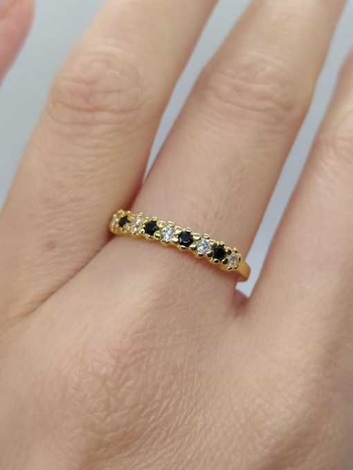Anillo medio cintillo circón onix 3.3 grs Oro 18k 1