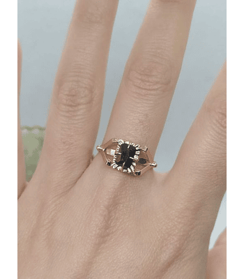 Anillo Chatón garra onix 2.7 grs Oro 18k