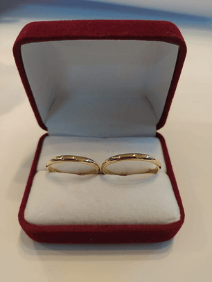 Argollas modelo inglés 3 mm 7 grs Oro 18k