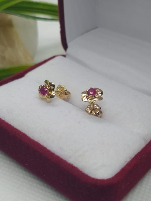 Aros trébol rubí 1.3 grs Oro 18k 2