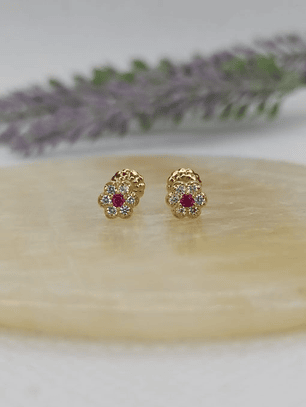 Aros flor rubí y circónes 1.1 grs Oro 18k