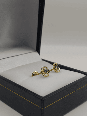 Aros flor circón 1.3 grs Oro 18k