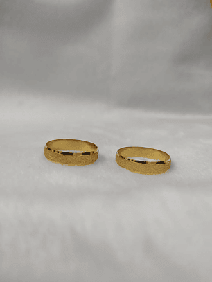 Argollas de matrimonio 5 mm talladas 5 grs Oro 18k