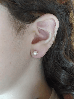 Aros pistilo perla cultivada 7 mm 1.7 grs Oro 18k