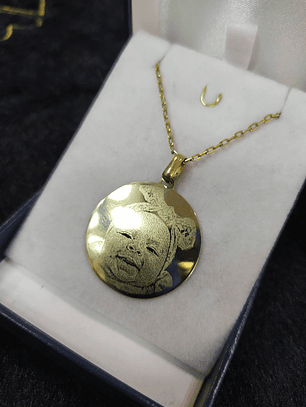 Cadena limada 50 cm con medalla de 3 mm fotograbado 7 grs Oro 18k