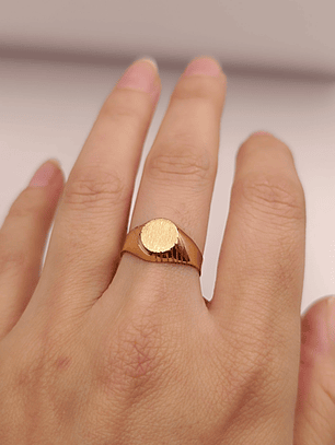 Anillo sello tallado 2.6 grs Oro 18k