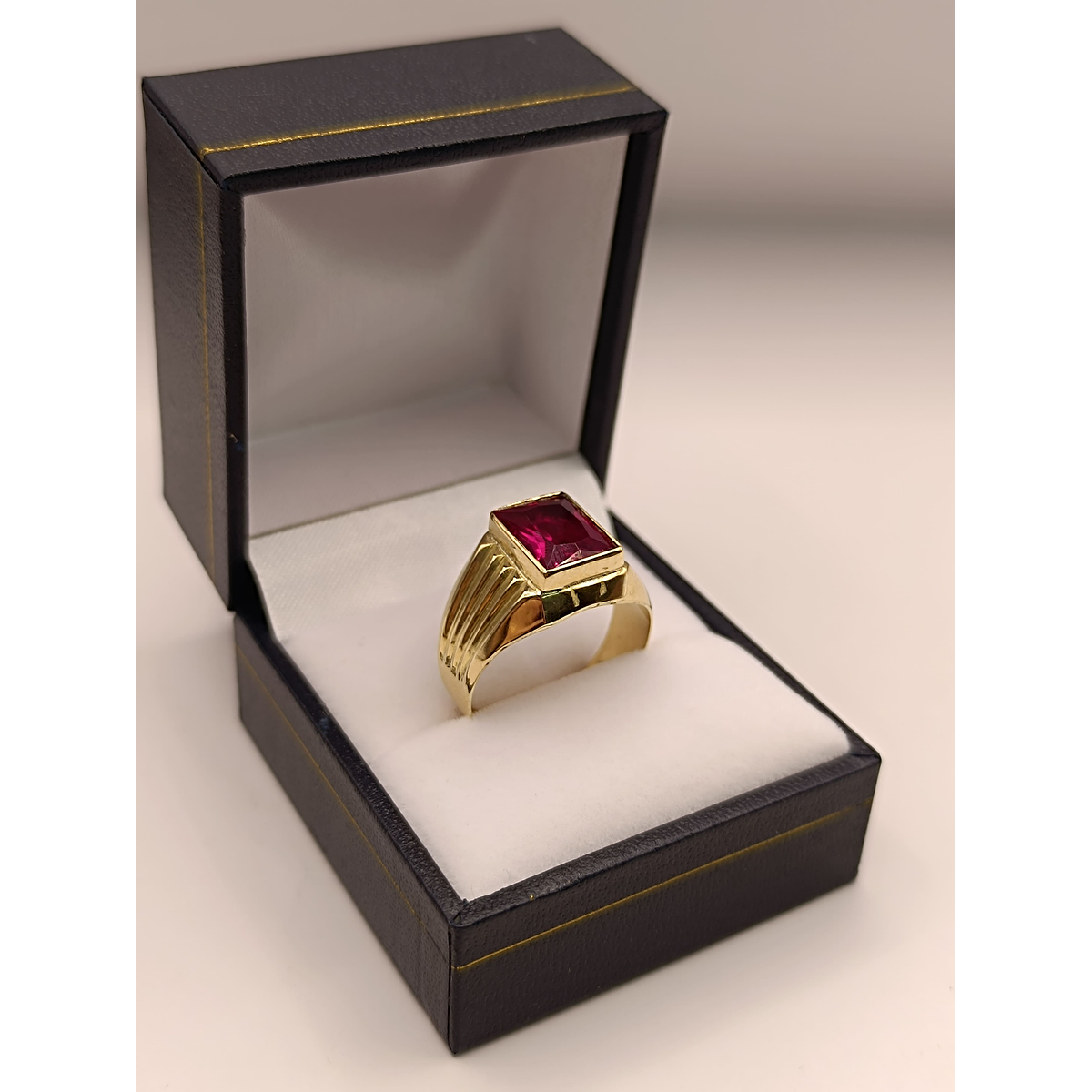 Shops anillos de oro para hombre 18k