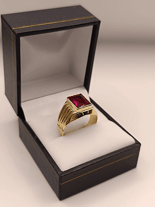 Anillo sello rubí 6 grs oro 18k