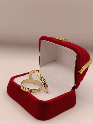 Argollas de matrimonio talladas espiga 4 mm 4 grs Oro 18k