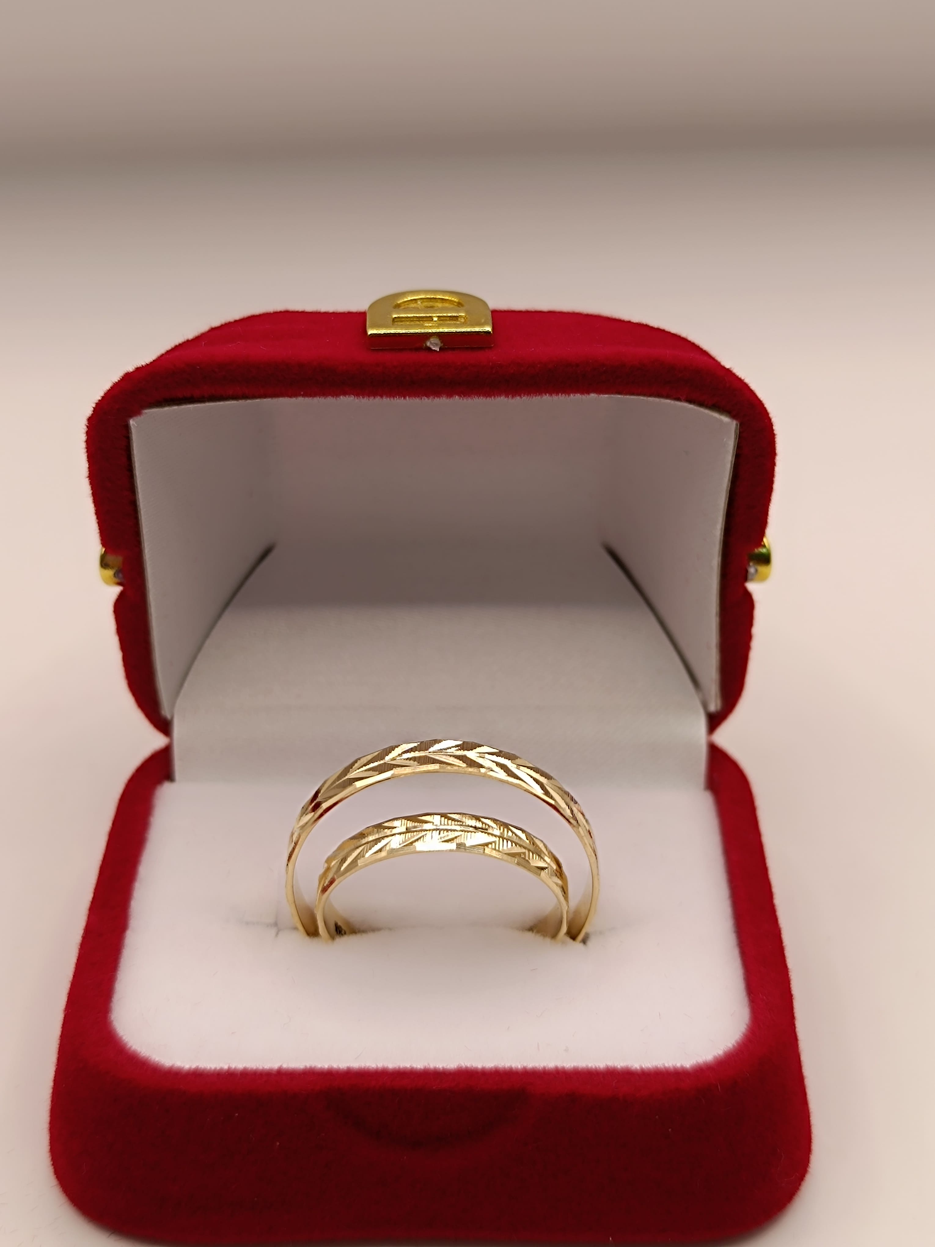 Argollas de matrimonio talladas espiga 4 mm 4 grs Oro 18k 3