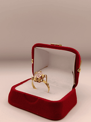 Anillo Chatón garra zafiro rosa 2.7 grs Oro 18k