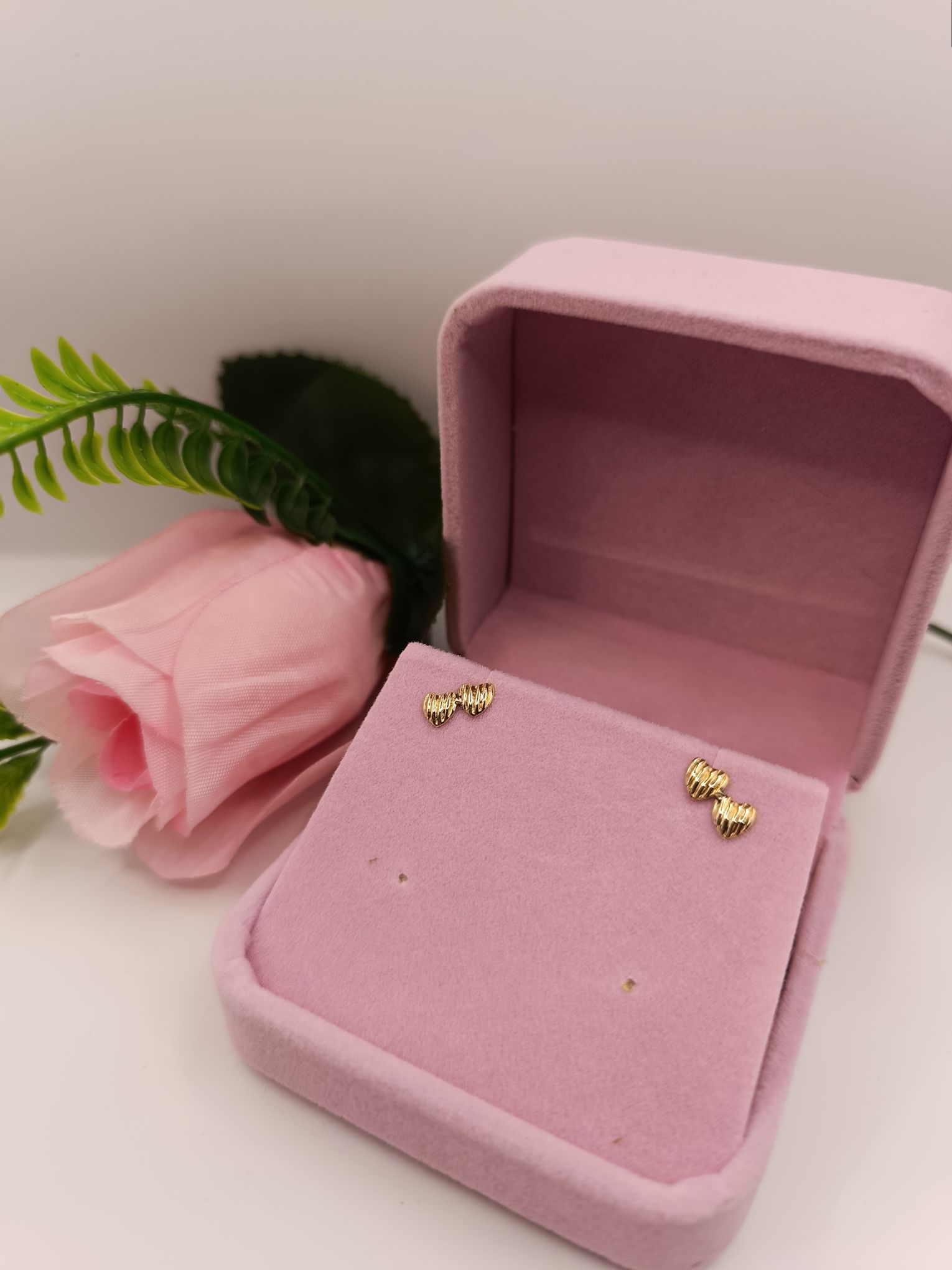 Aros doble corazón satinados 8.5 mm 0.8 grs Oro 18k  2