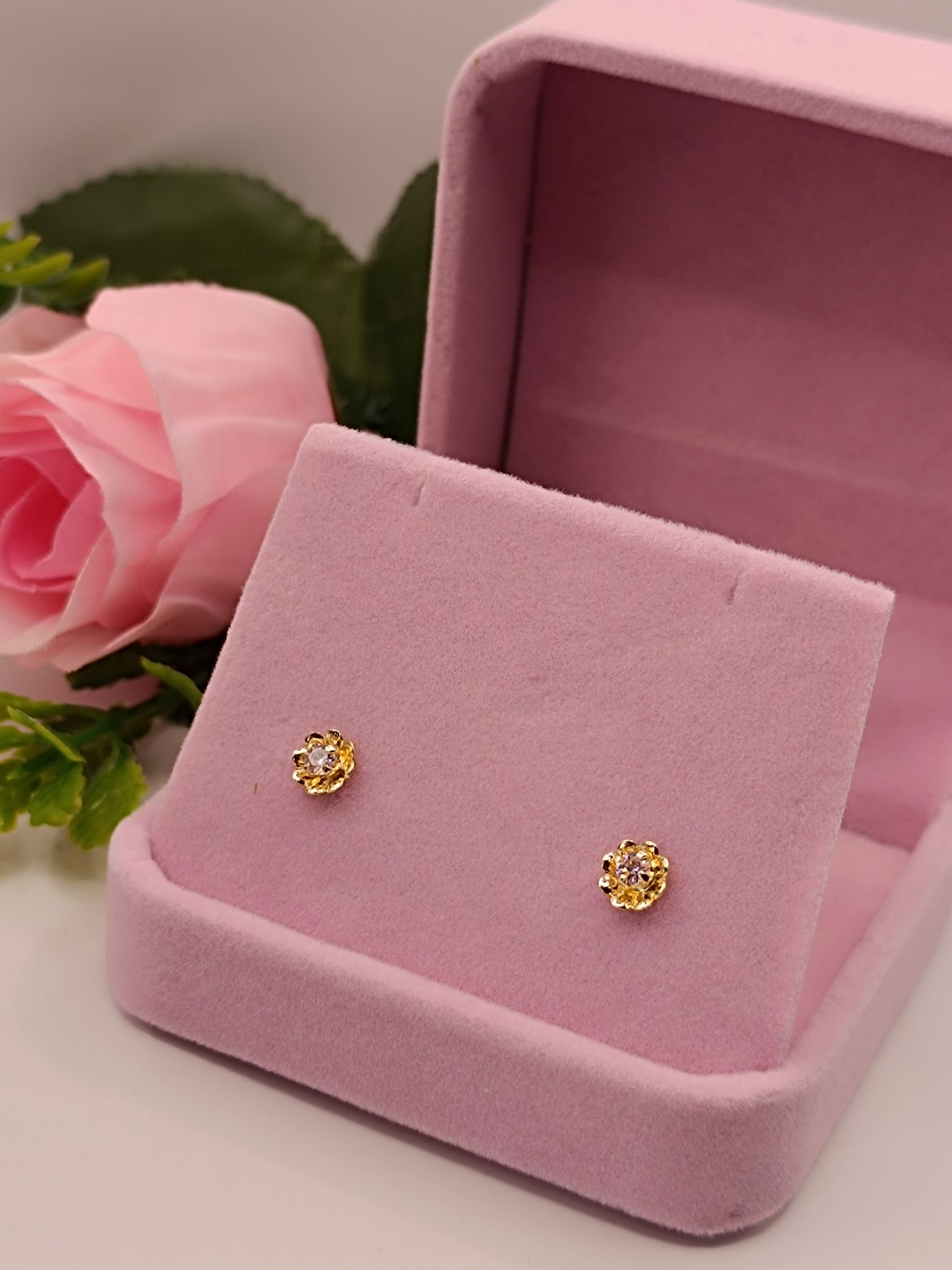 Aros flor rosa de francia 6.5 mm 1.2 grs Oro 18k 2