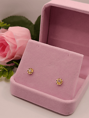 Aros flor rosa de francia 6.5 mm 1.2 grs Oro 18k