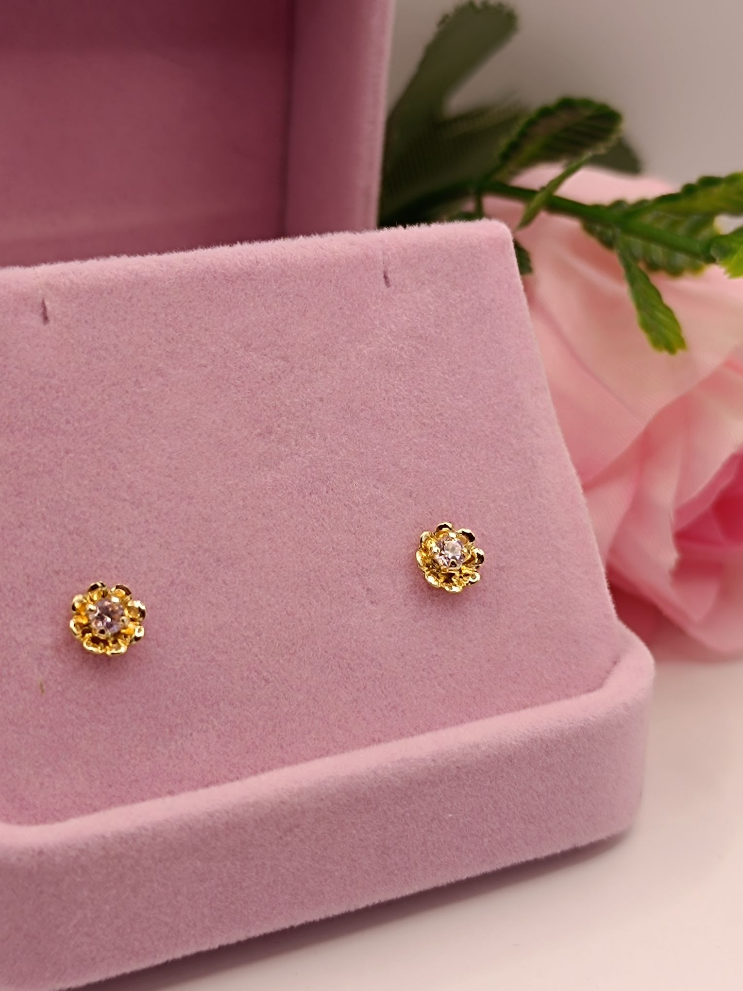 Aros flor rosa de francia 6.5 mm 1.2 grs Oro 18k 3