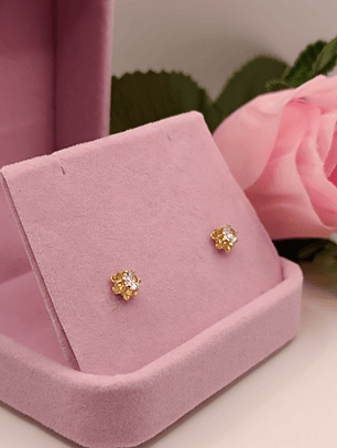 Aros chatón circón 7 mm 1.3 grs Oro 18k