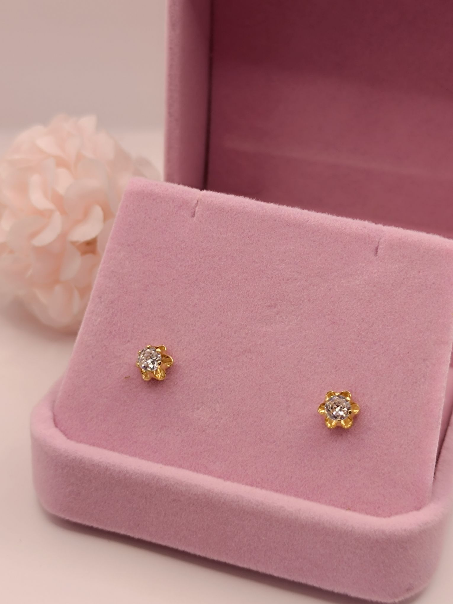 Aros chatón circón 7 mm 1.3 grs Oro 18k 3