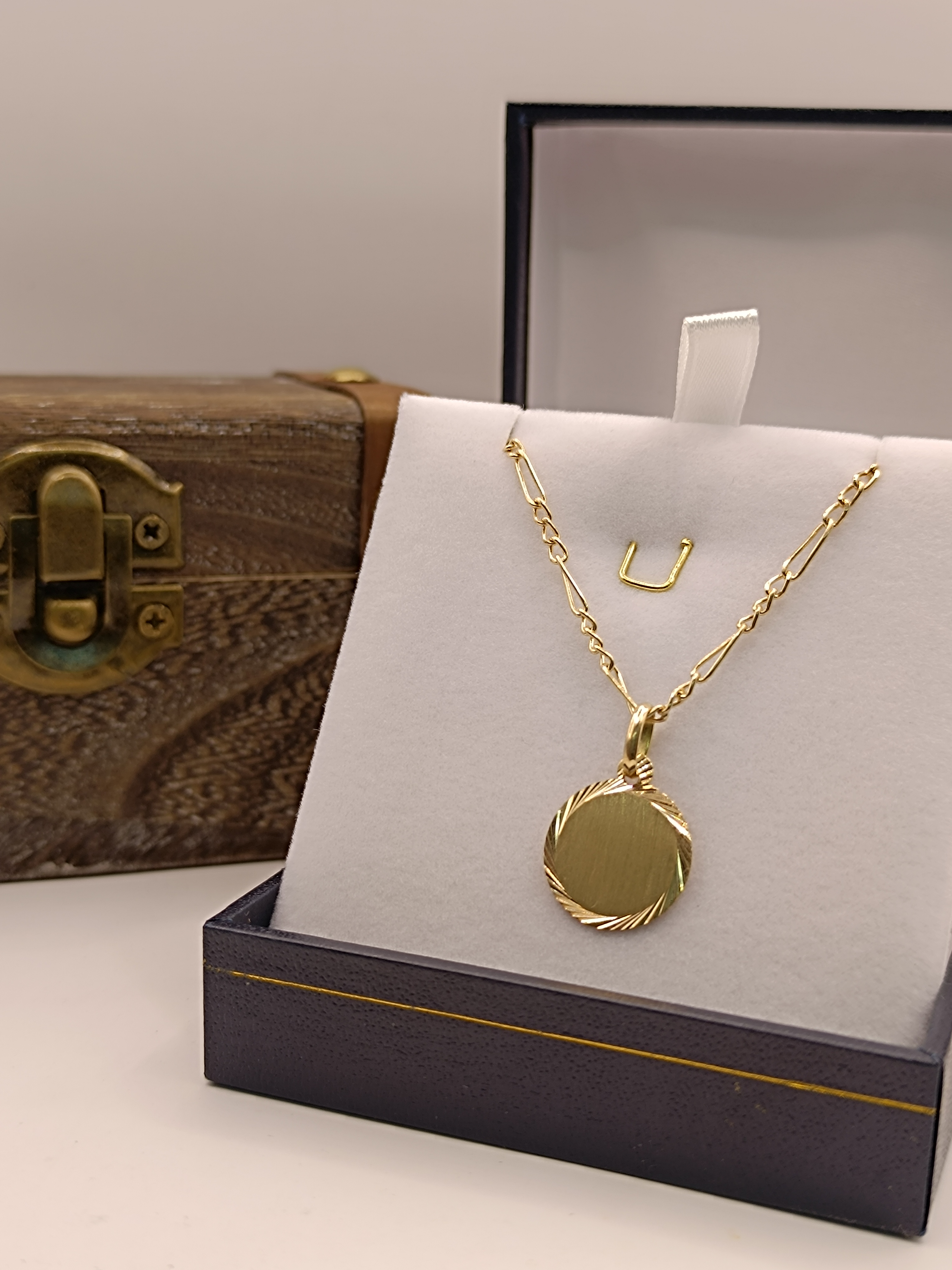 Cadena cartier 60 cm con disco 7.0 grs Oro 18k 3