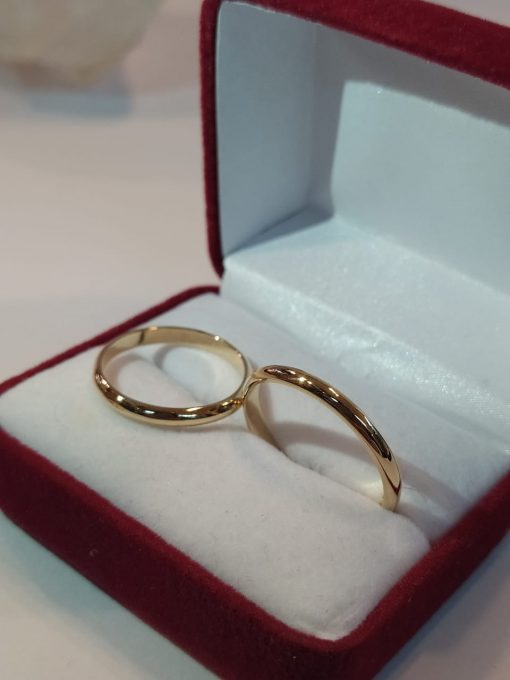 Argollas modelo inglés 3 mm 6 grs Oro 18k 1