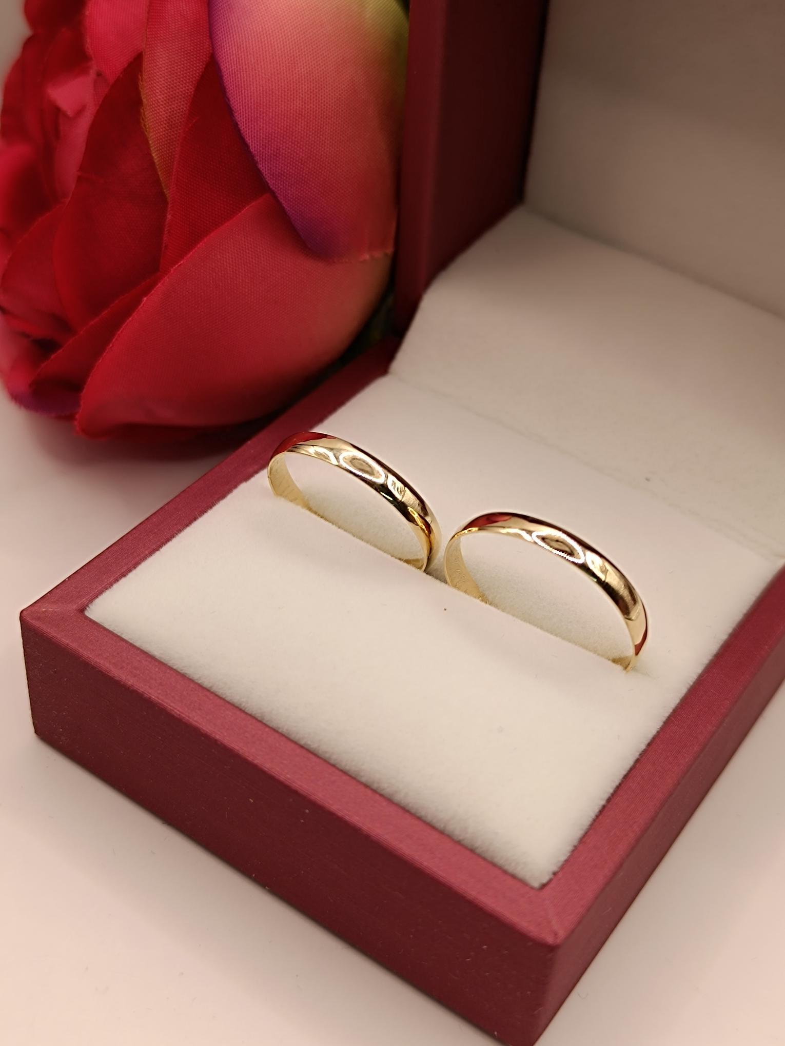 Argollas media caña 3 mm 2.5 grs Oro 18k 3