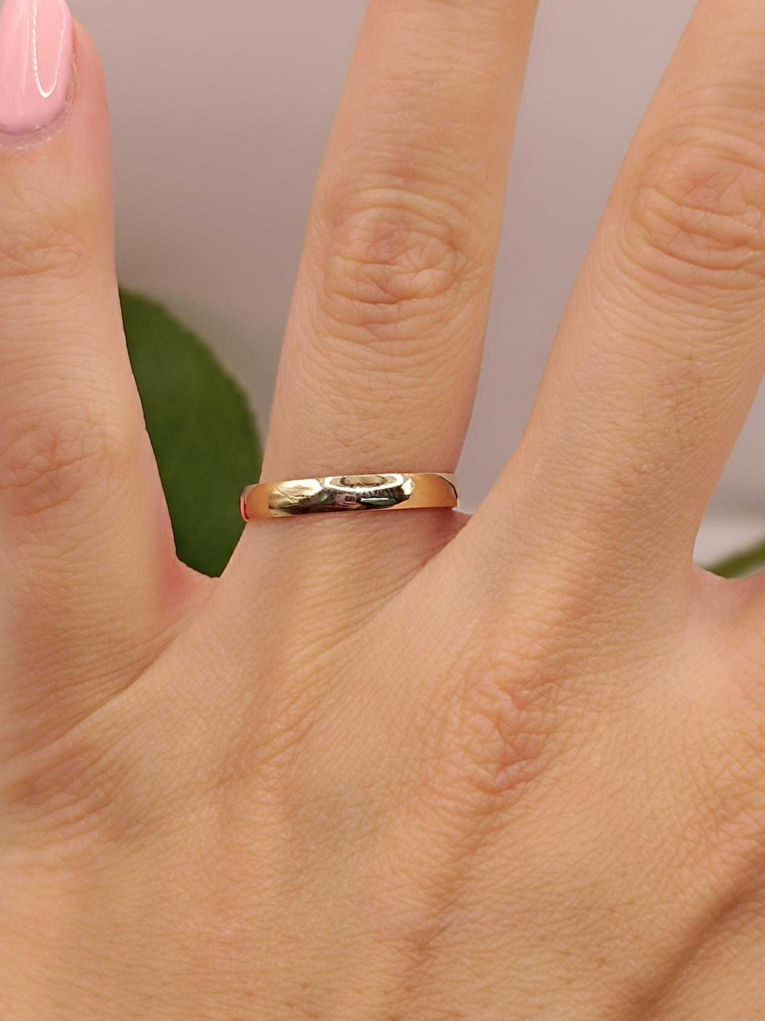 Argollas media caña 3 mm 2.5 grs Oro 18k 7