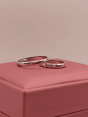 Argollas de oro blanco modelo inglés con brillante 3 mm 7 grs Oro 18k 