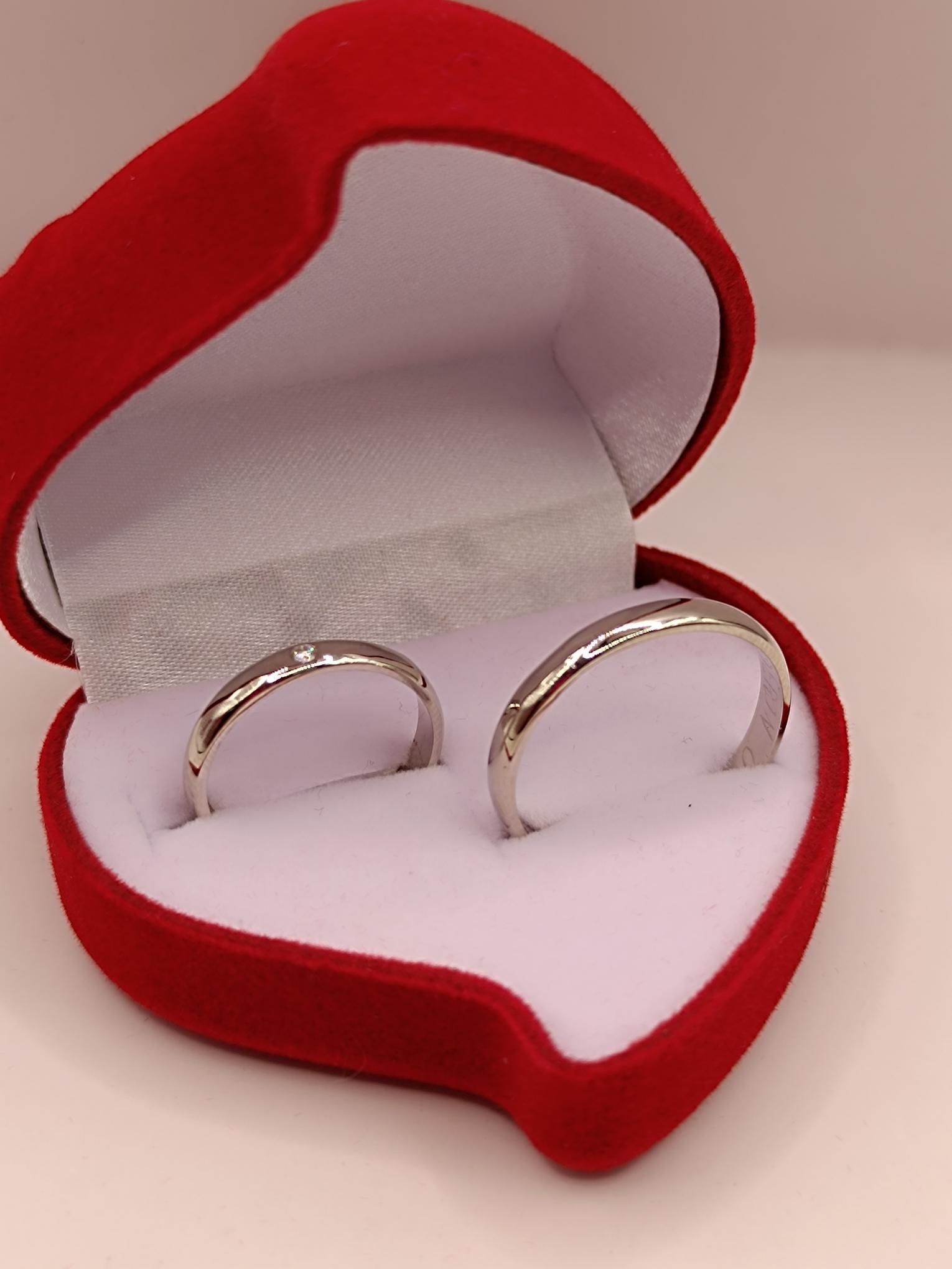 Argollas de oro blanco modelo inglés con brillante 3 mm 7 grs Oro 18k  4