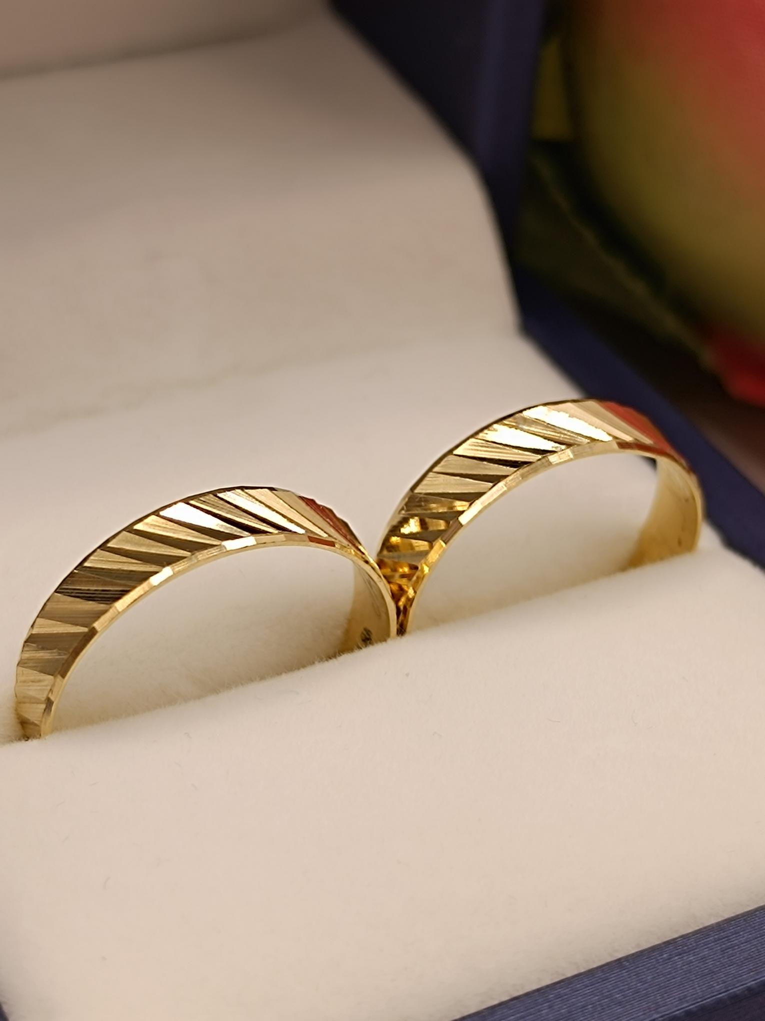 Argollas de matrimonio satinadas diagonal 5 mm 5 grs Oro 18k 4