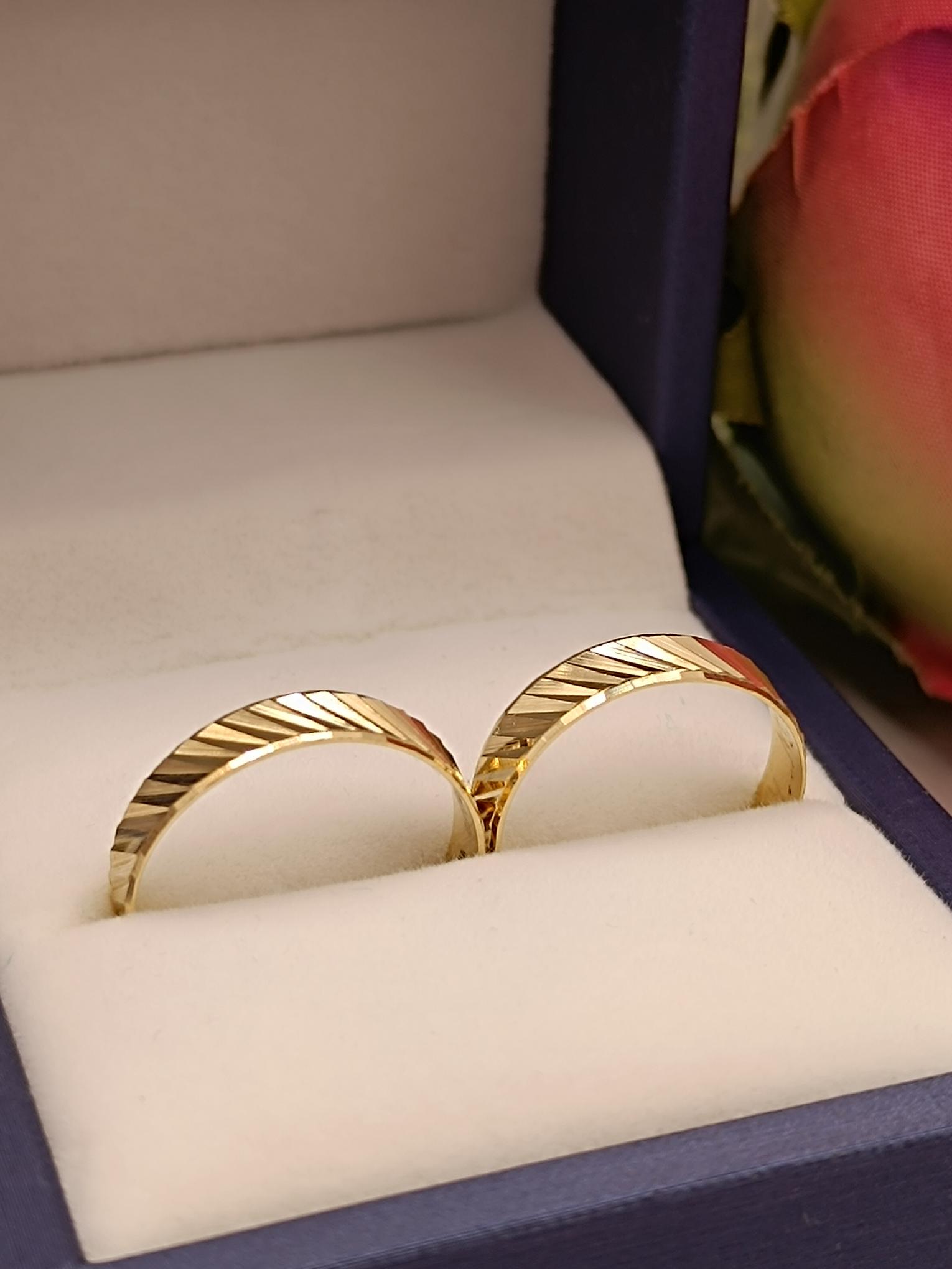 Argollas de matrimonio satinadas diagonal 5 mm 5 grs Oro 18k 5