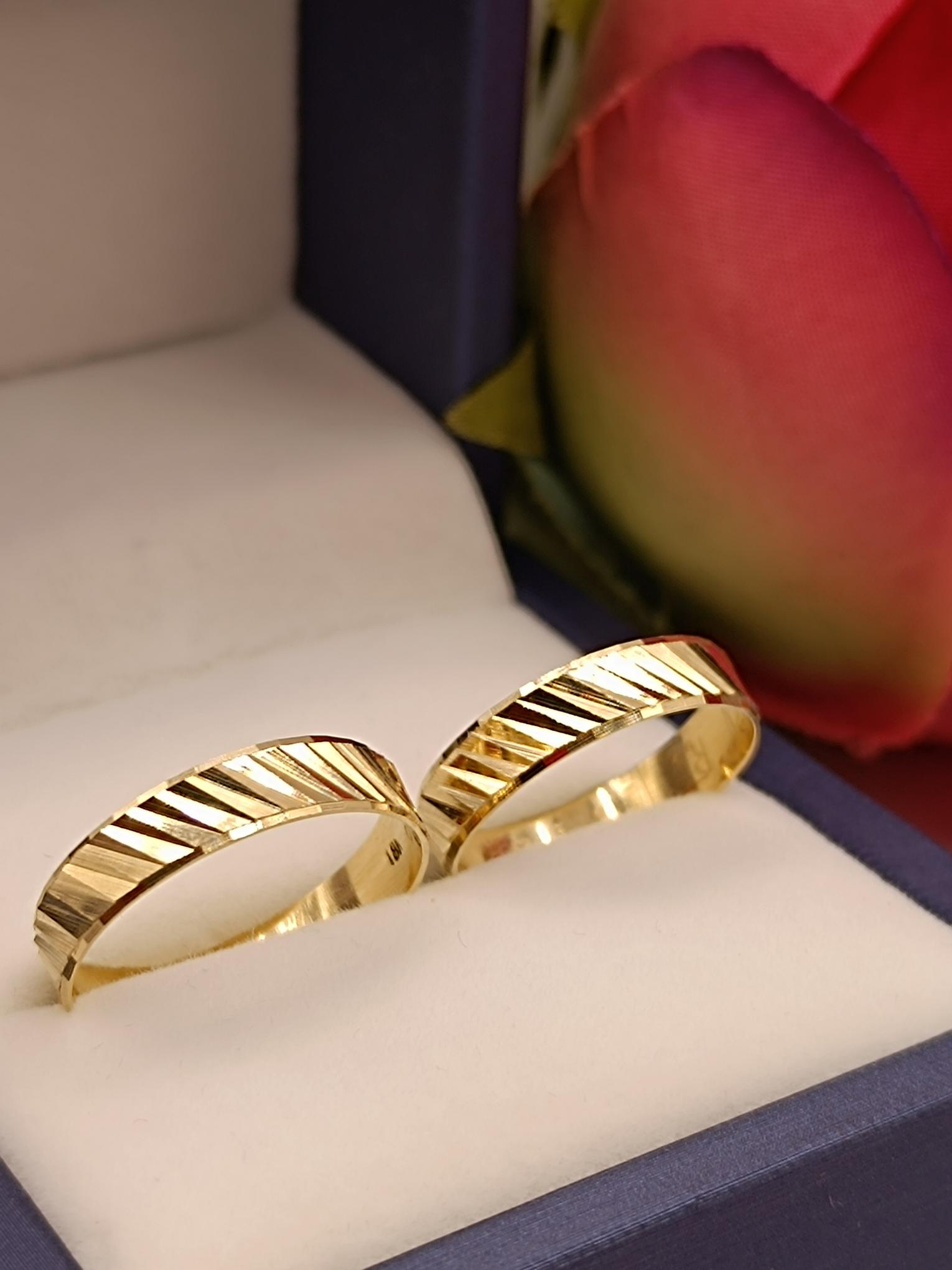 Argollas de matrimonio satinadas diagonal 5 mm 5 grs Oro 18k 7