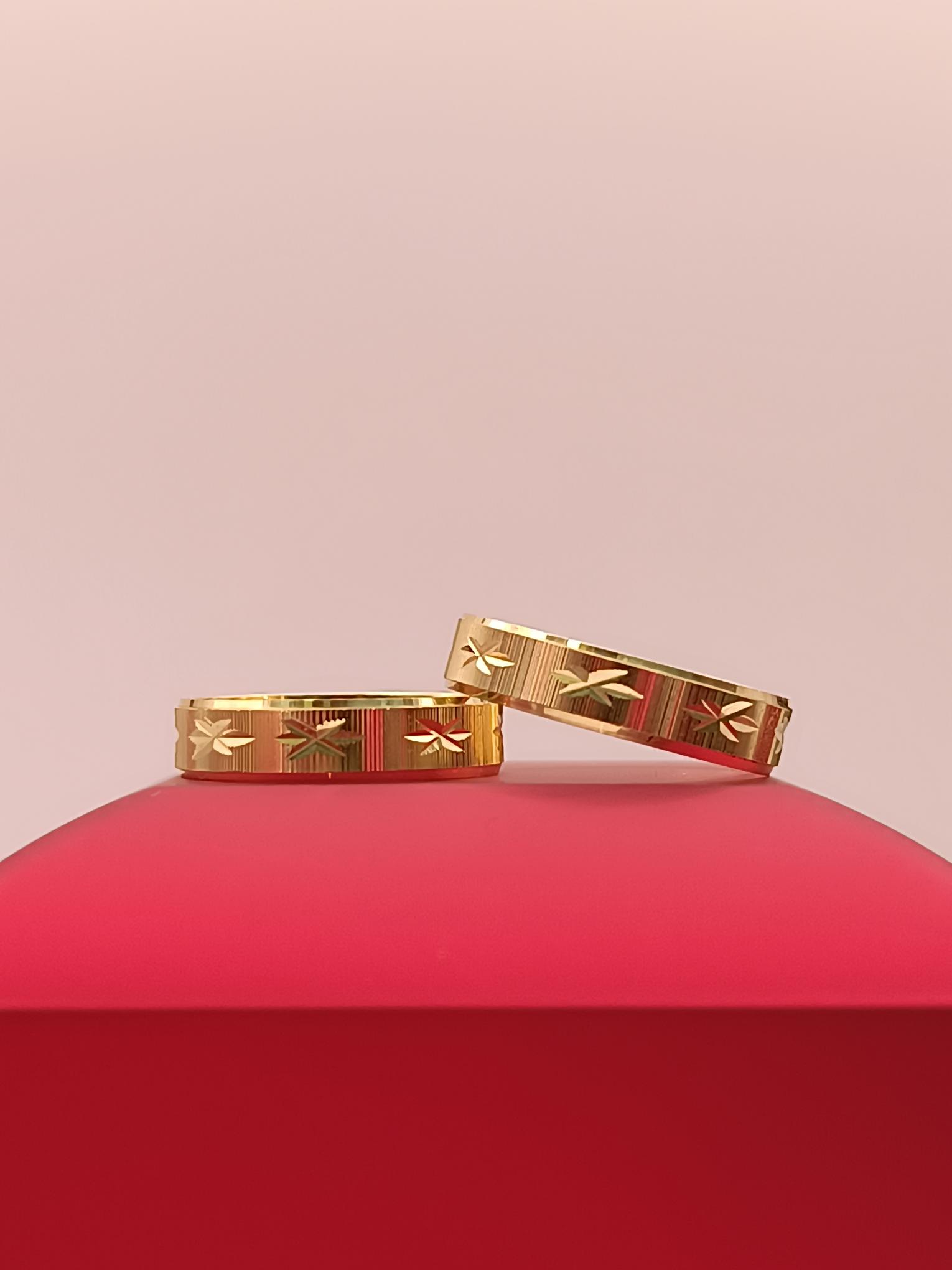 Argollas talladas modelo asterisco 4 mm 4 grs Oro 18k 3