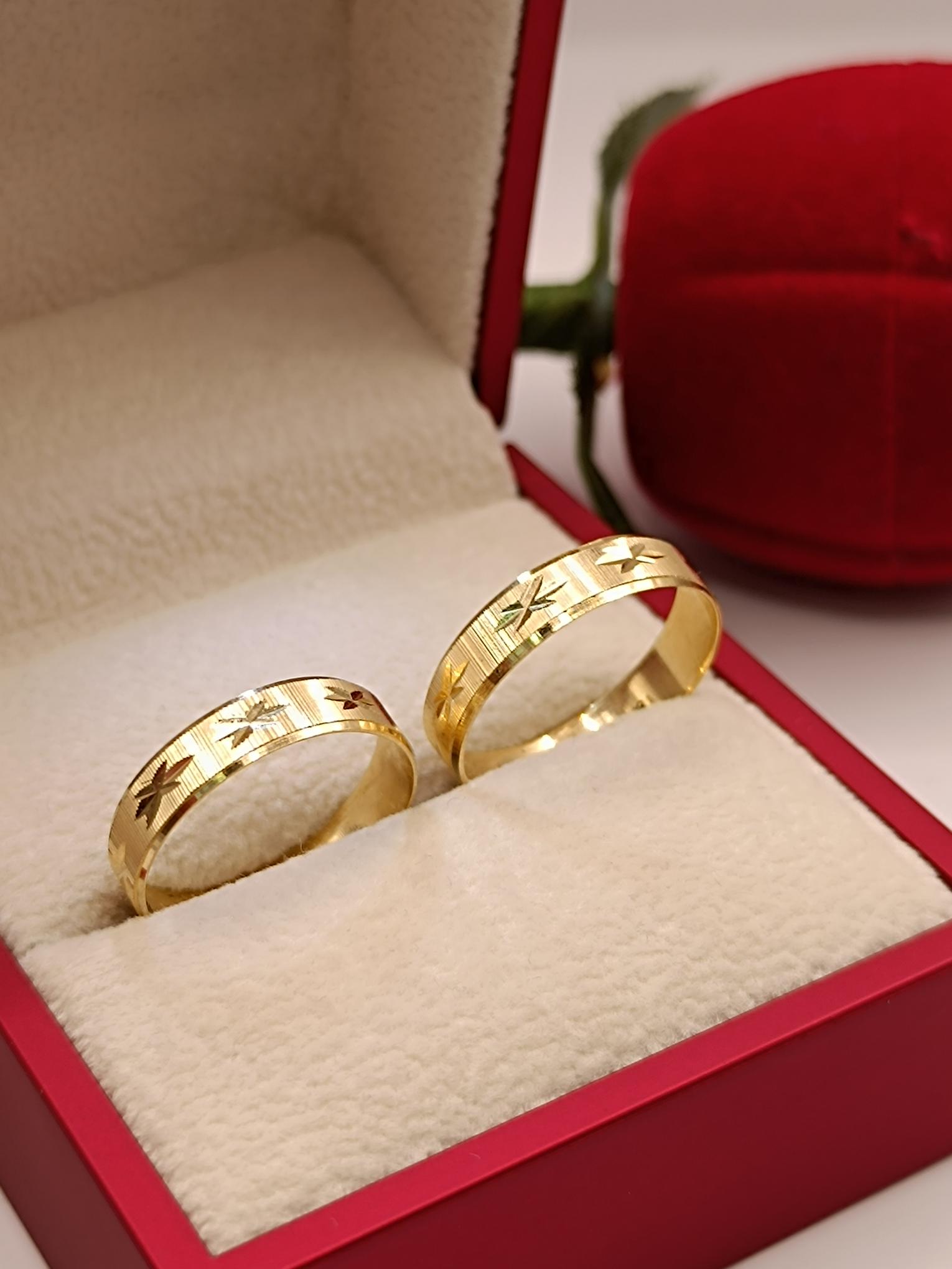 Argollas talladas modelo asterisco 4 mm 4 grs Oro 18k 1