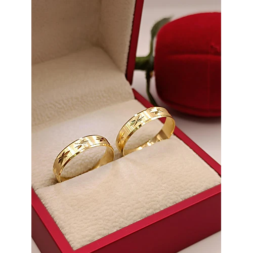 Argollas talladas modelo asterisco 4 mm 4 grs Oro 18k