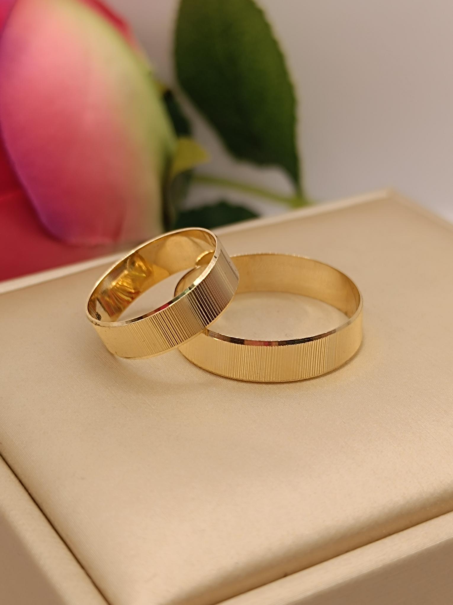 Argollas de matrimonio talladas mil rayas 5 mm 5 grs Oro 18k 3