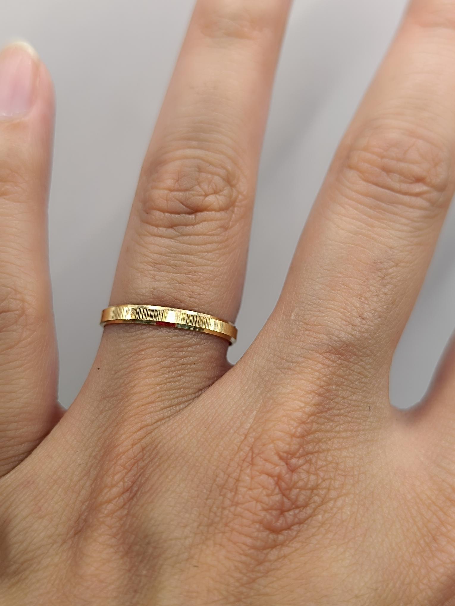 Ilusiones talladas mil rayas 2 mm 2 grs Oro 18k  2