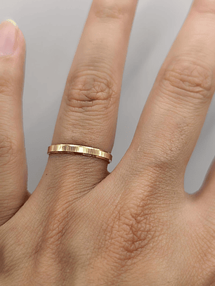 Ilusiones talladas mil rayas 2 mm 2 grs Oro 18k 