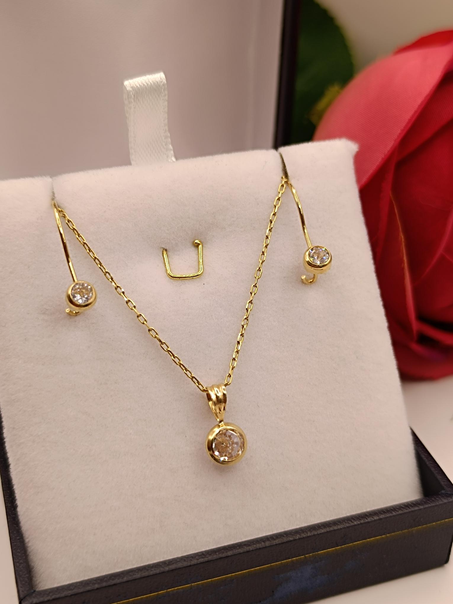 Cadena limada 50 cm  y colgante punto de luz con aros punto de luz 4.5 grs Oro 18k 1